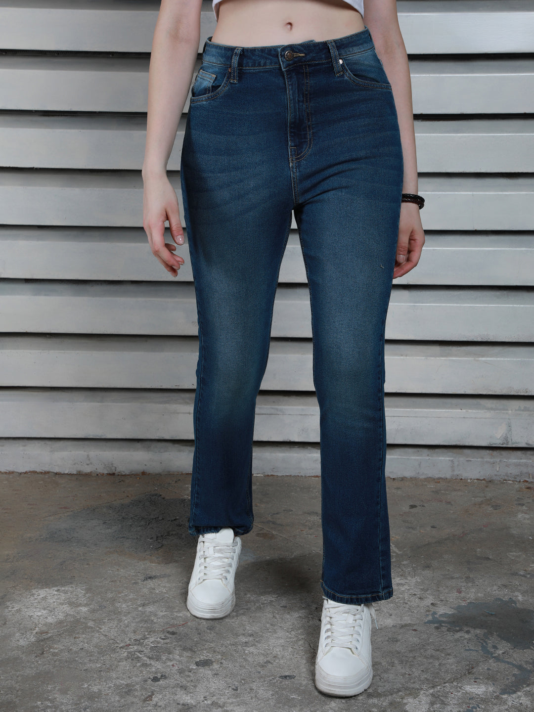 Women Stove Pipe fit High-Rise Clean Look Light Fade Cotton Jeans