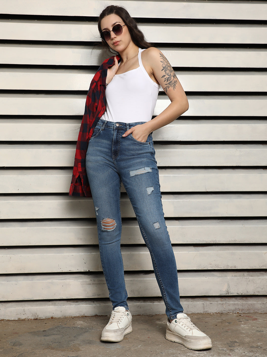 Women Skinny Fit High-Rise Mildly Distressed Light Fade Jeans