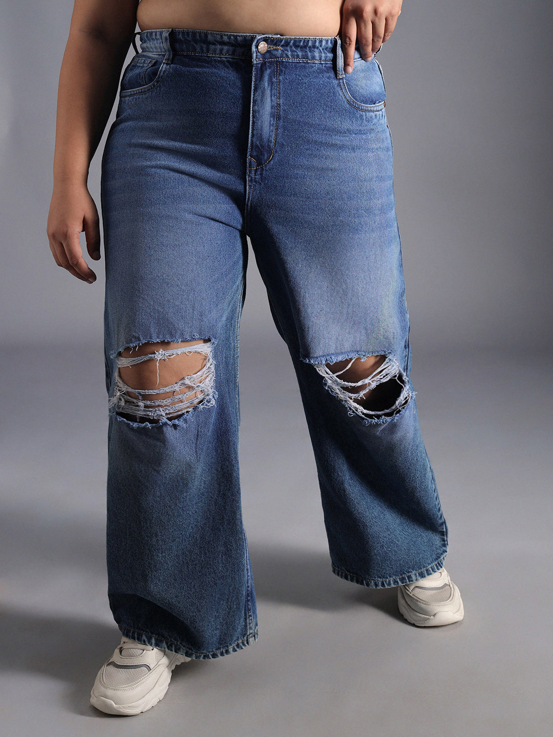 Women Plus Size Relaxed Fit Pure Cotton High-Rise Light Fade Jeans