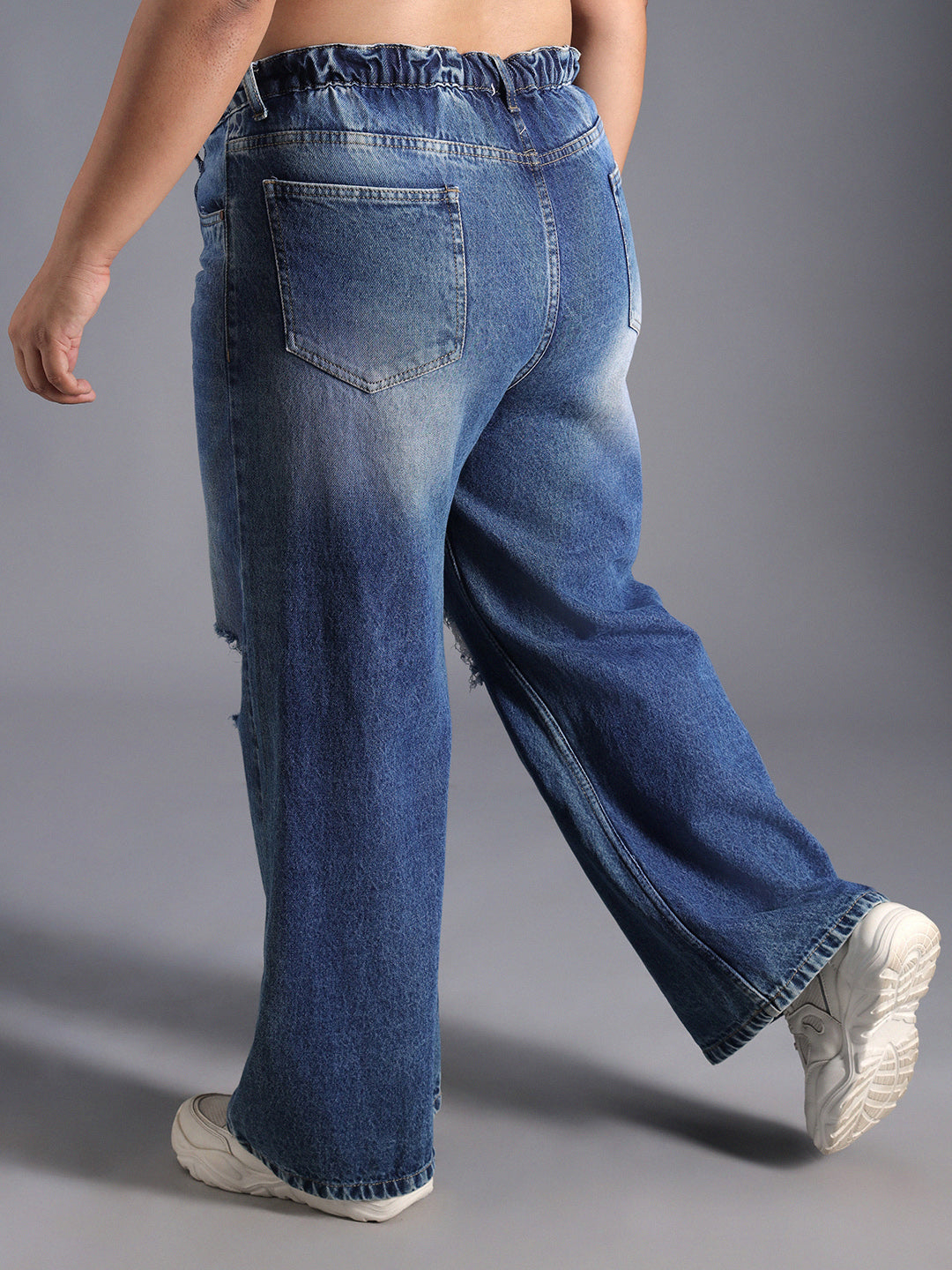 Women Plus Size Relaxed Fit Pure Cotton High-Rise Light Fade Jeans