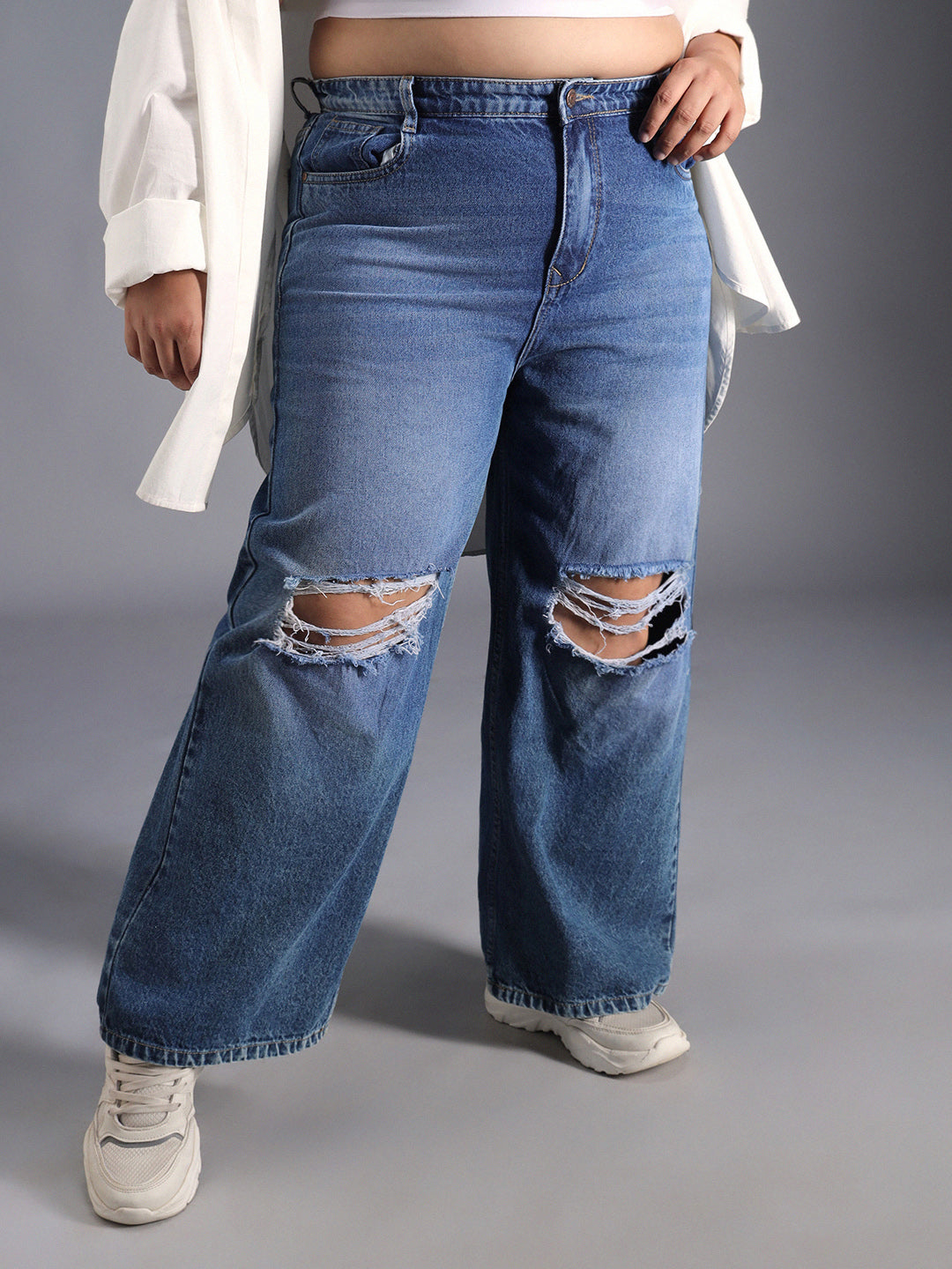 Women Plus Size Relaxed Fit Pure Cotton High-Rise Light Fade Jeans