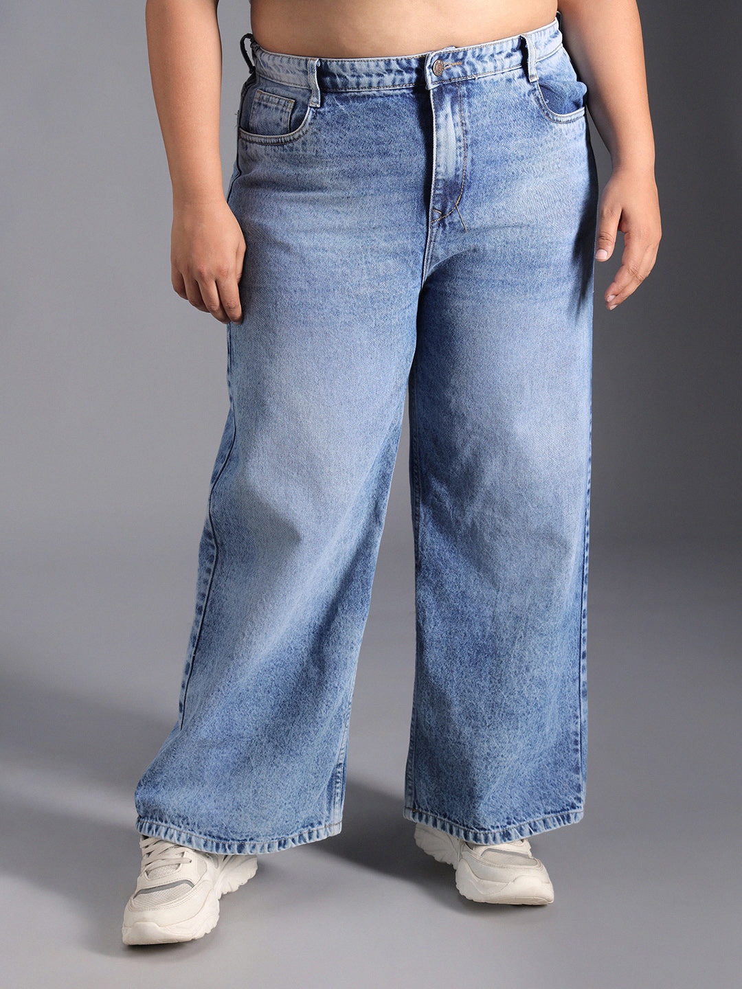 Women Plus Size Relaxed Fit Pure Cotton High-Rise Light Fade Jeans