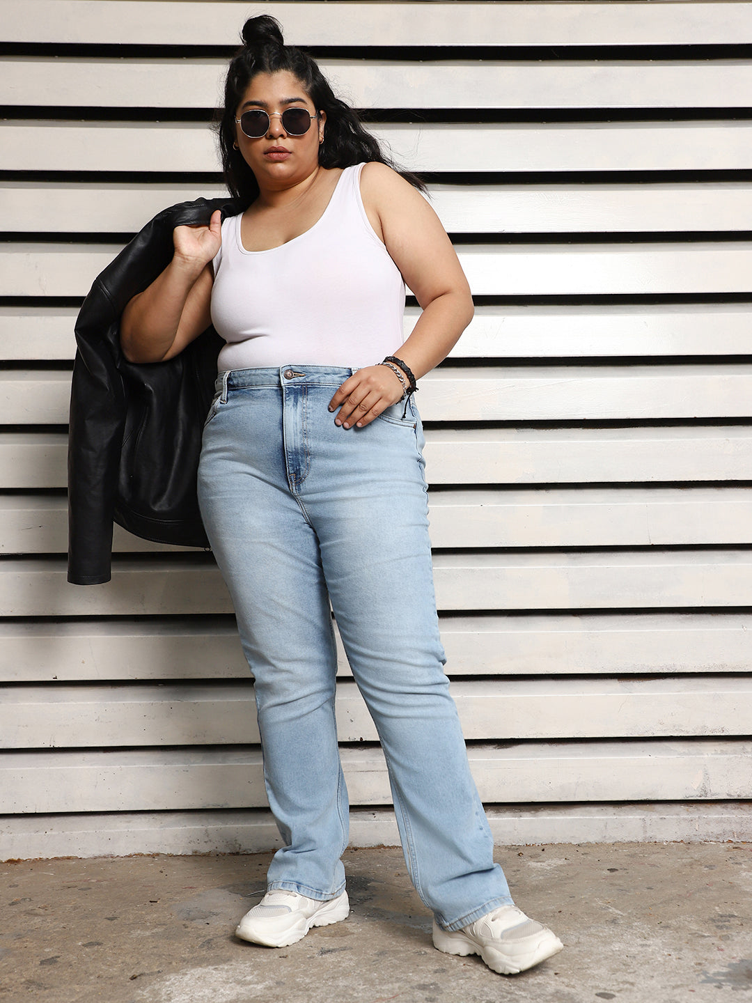 Plus Size Women Stove Pipe High-Rise Light Fade Jeans