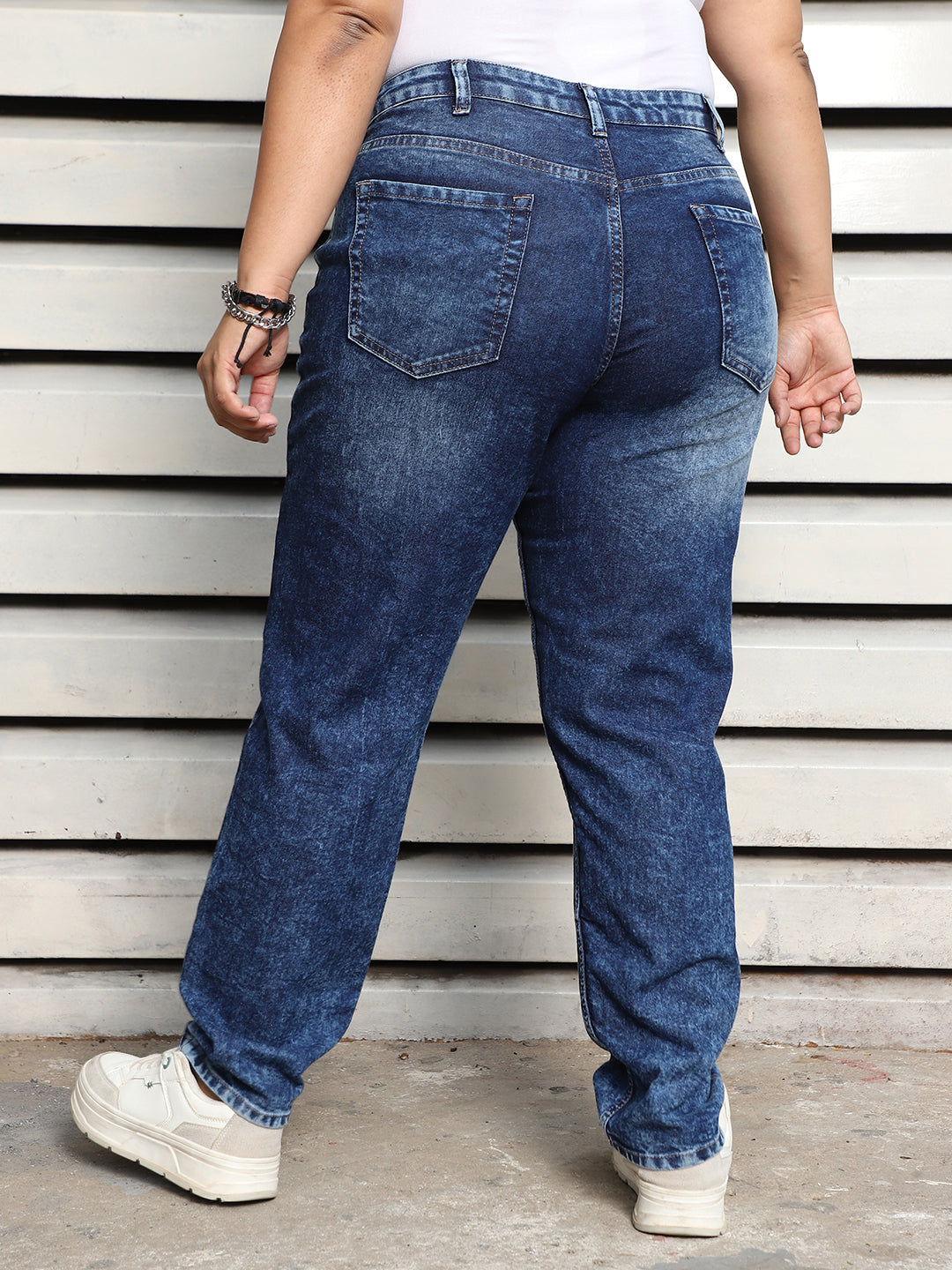 Plus Size Women Slim Fit High-Rise Clean Look Light Fade Jeans