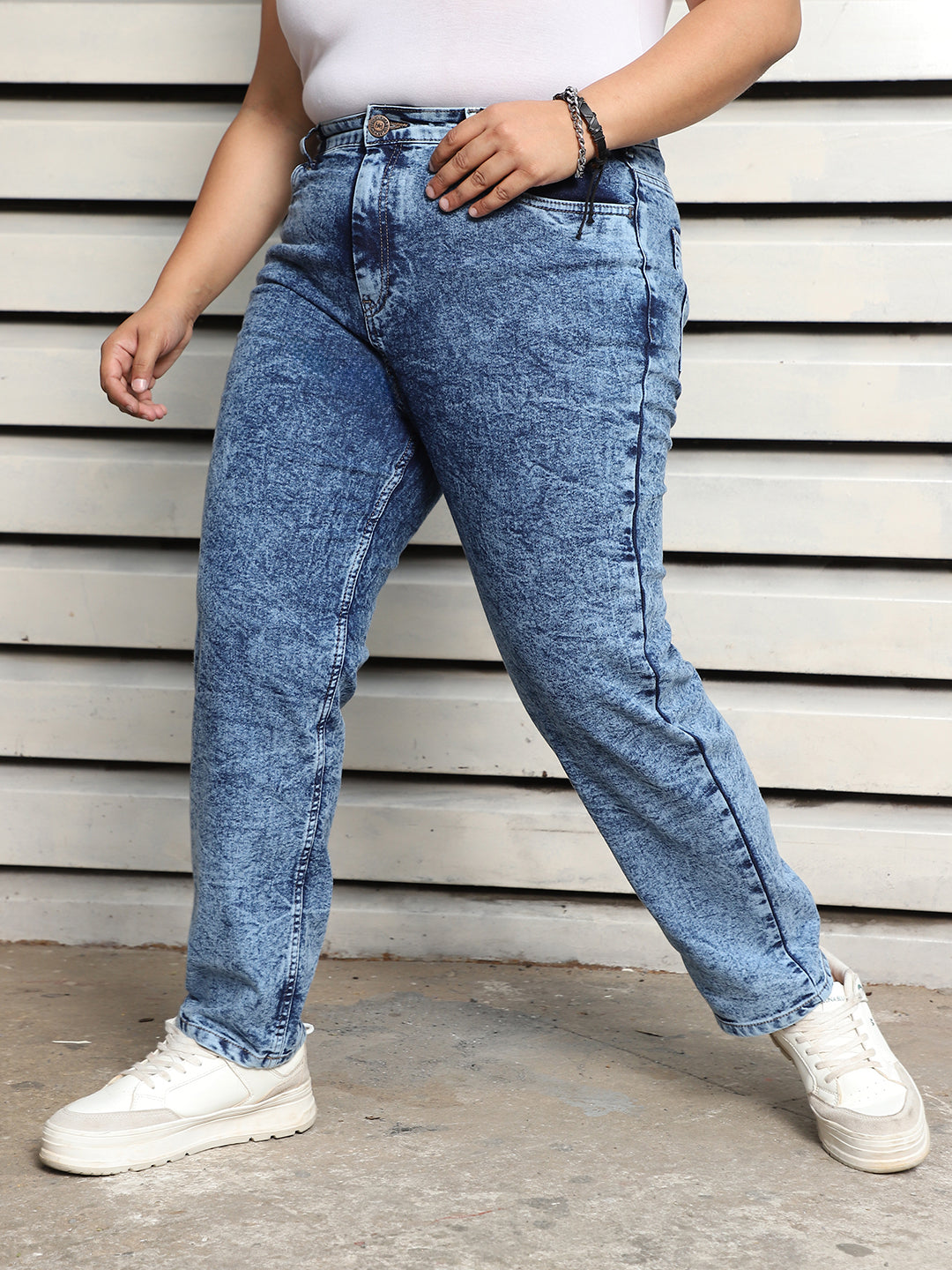 Plus Size Women Straight Fit High-Rise Light Fade Jeans