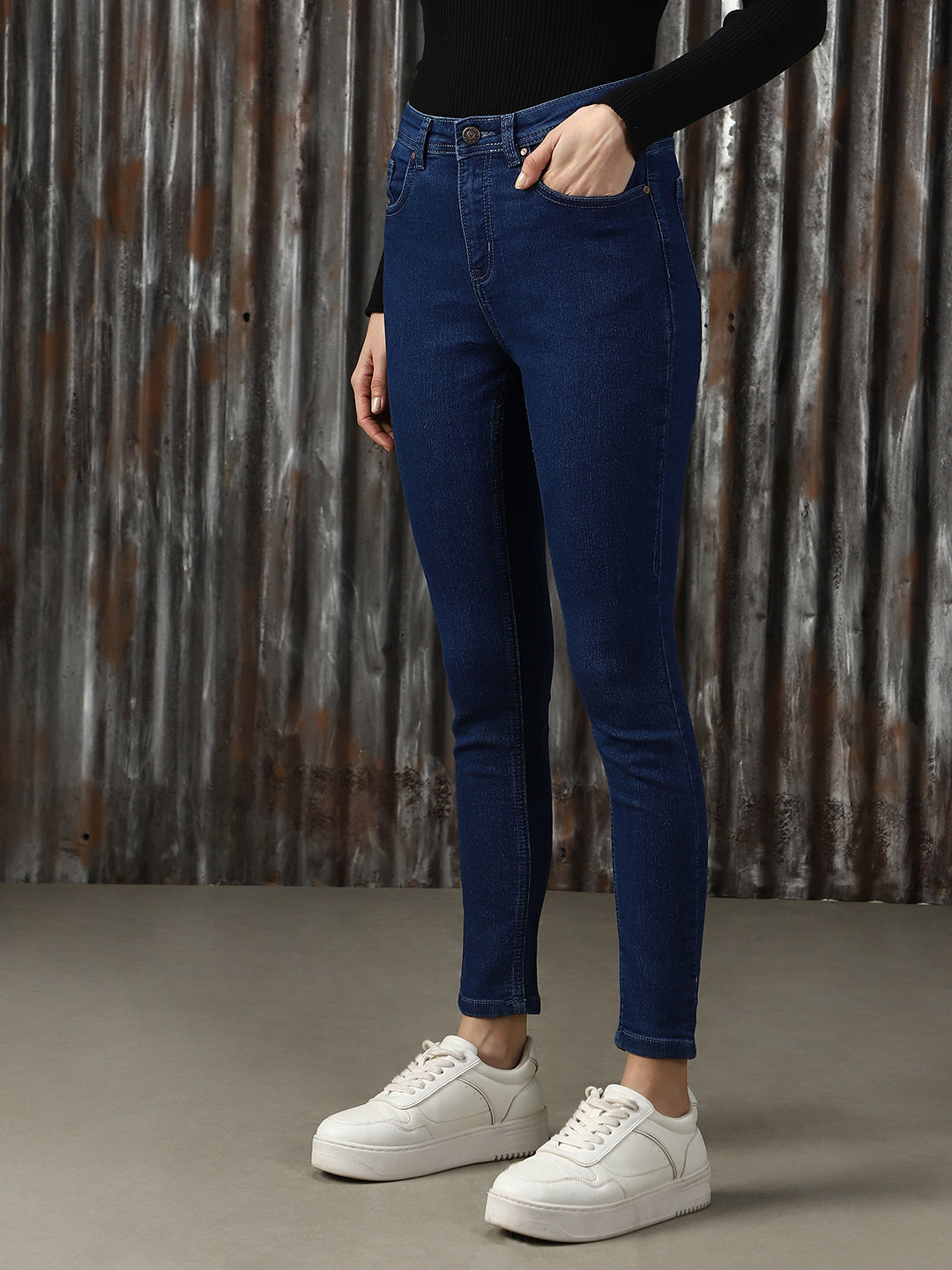 Women Solid Regular Fit High-rise Jeans