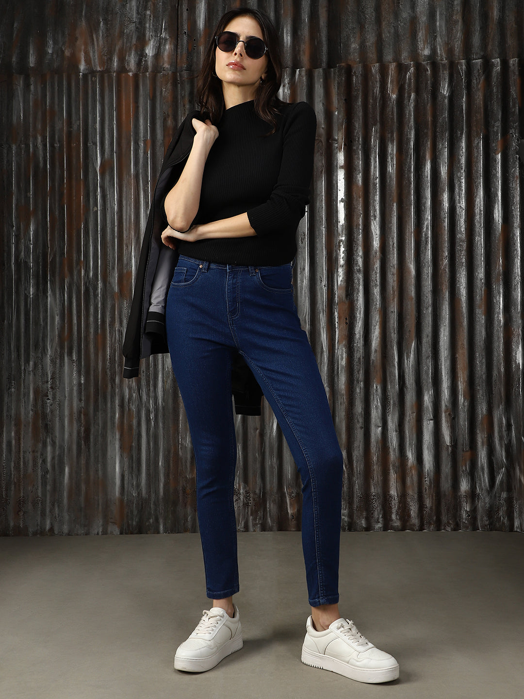 Women Solid Regular Fit High-rise Jeans